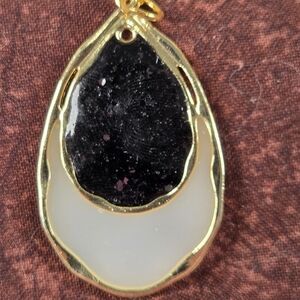 Elegant Black and White Teardrop Pendant Necklace